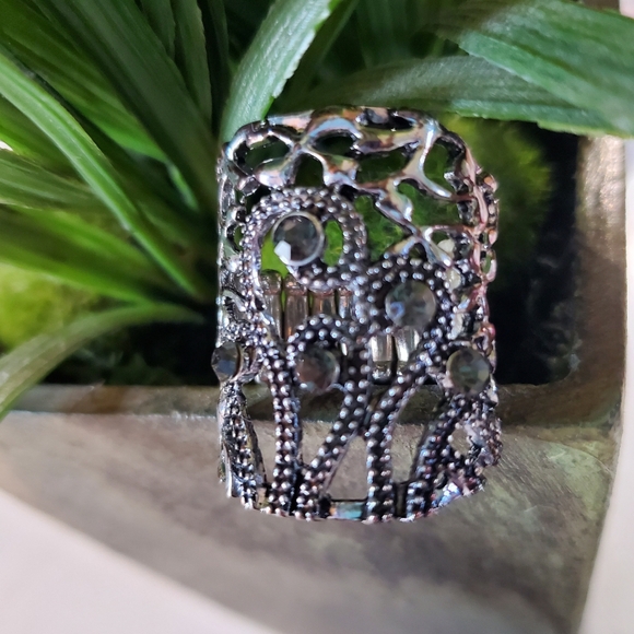 Silver Tone and Black Jewels Stretch Band Ring 💥3 for $24💥 - Picture 12 of 14